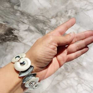 New Bracelet woman's silver and white shell design